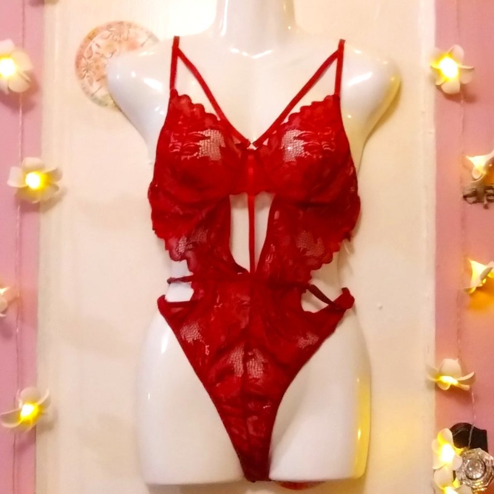 Klier (M) Strappy Floral Lace Teddie in Racy Red